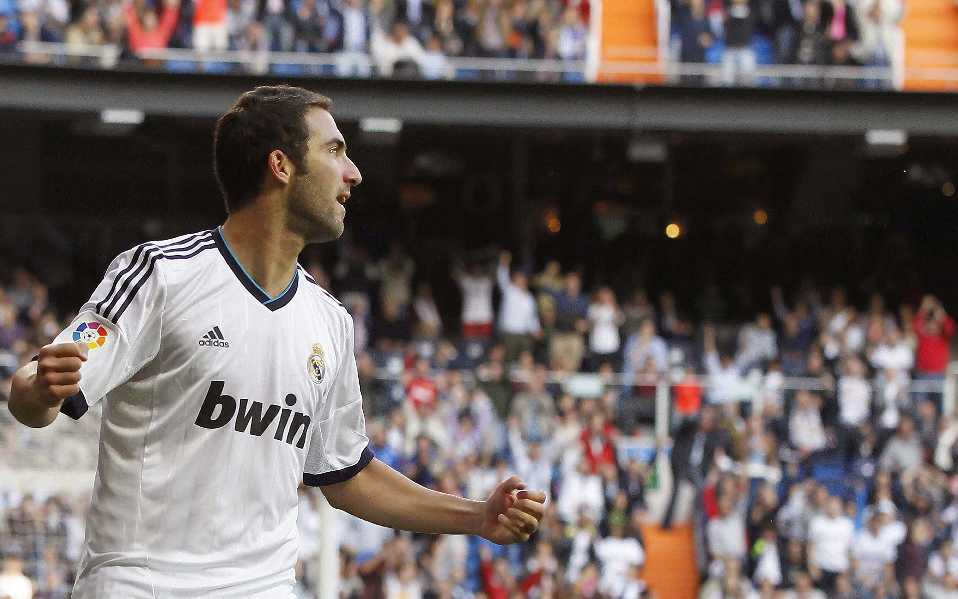 当克瓦拉茨赫利亚的指尖拨动琴弦，克罗地亚的狂想曲在斯坦福桥奏响