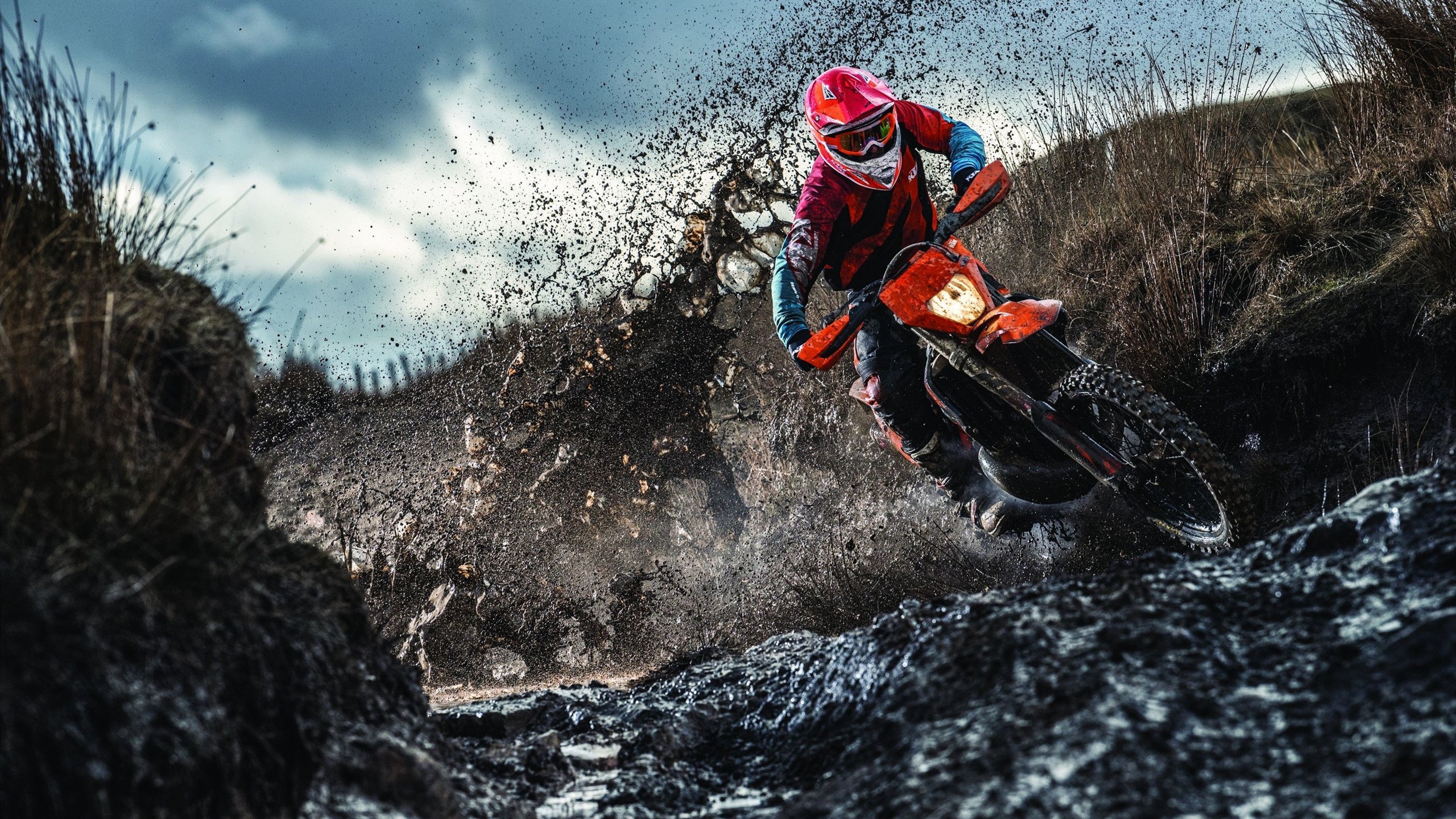 法网险胜澳网，蒂姆刷新纪录背后的红土哲学与硬地博弈